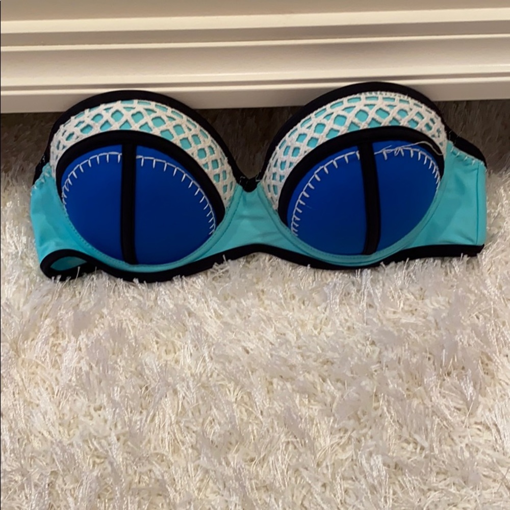 Women’s strapless bikini top